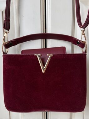 NWOT Temu Designer Vibes Burgundy Bag along with matching black wallet!